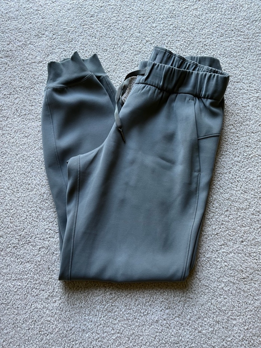 Lululemon on the Fly Joggers. Grey/Green. Woven. Size 4
